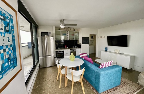 Spring Hill Apartment | Large Funky City Apartment