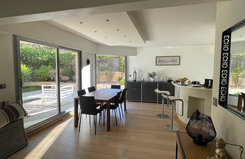 Prado-Perier Apartment | Large garden apartment in Carré d'or, walking distance to beach and town