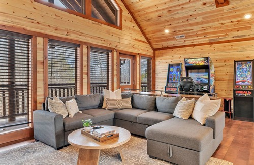 Caton Cabin | Large Groups ~2 Pools ~16 BR~Side by Side Cabins
