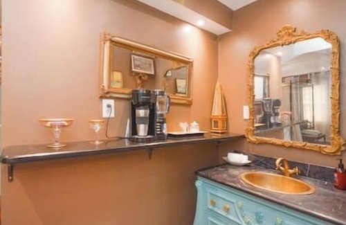 North Adams House | Large hilltop villa with hot tub!