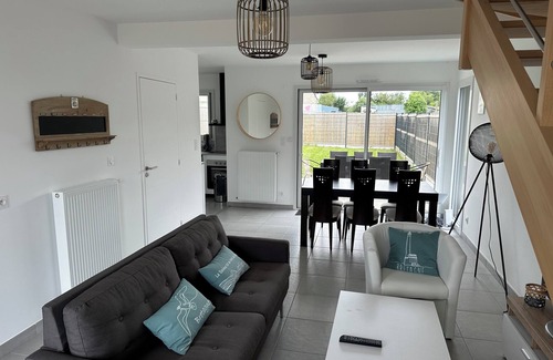 Saint-Meloir-des-Ondes House | Large house - sleeps 8 - Jacuzzi - near St Malo - 5 mins from the beach