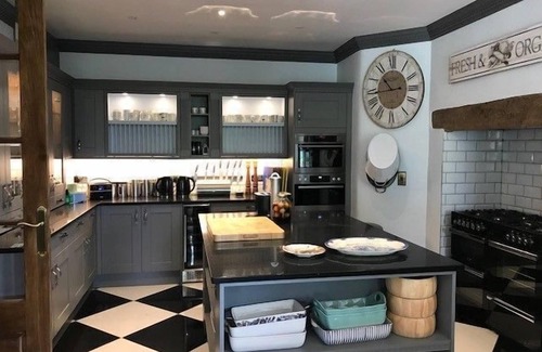Bishops Lydeard House | Large holiday house, 10 en-suite rooms, indoor pool, tennis court, hot tub and cinema room