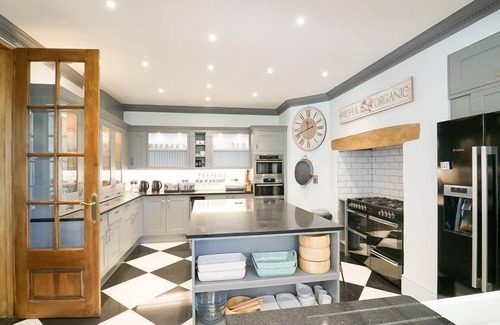 Bishops Lydeard House | Large holiday house, 10 en-suite rooms, indoor pool, tennis court, hot tub and cinema room