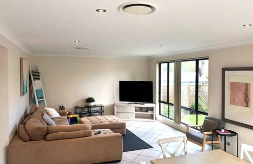 Lake Munmorah House | Large Holiday Home with Heated Pool on demand near Lake & Beaches