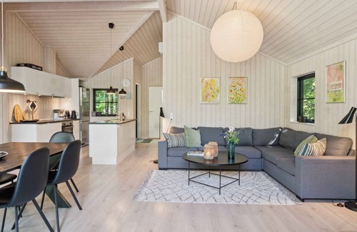 Hoensinge House | Large holiday home with hot tub by Vig Lyng