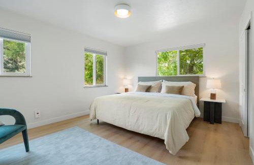Allendale Area House | Large Home, 2 Living Rooms, Great for Family/Pets!