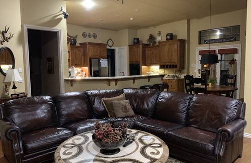 Oklahoma City House | * Large Home * Beautiful Hidden Valley Retreat