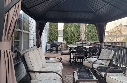 Algonquin House | Large Home for Rent - Beats 2 Hotel Rooms!