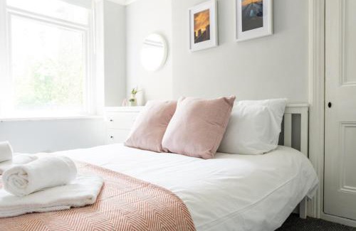 Grangetown House | Large home in Cardiff's city center - 14 Beds