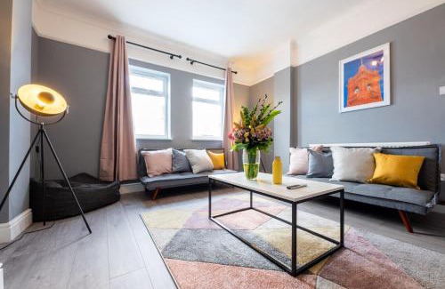 Grangetown House | Large home in Cardiff's city center - 14 Beds
