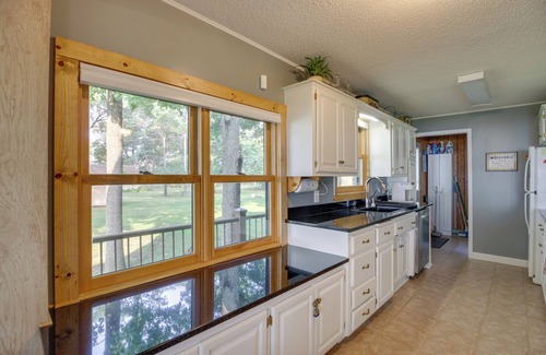 Nisswa Cabin | Large Home on Lake Edward w/Deck & Fire Pit!