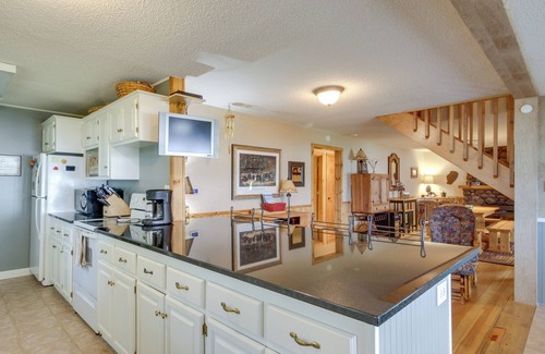 Nisswa Cabin | Large Home on Lake Edward w/Deck & Fire Pit!