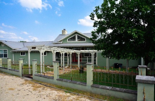 Ingram Apartment | Large home, perfect for family reunions