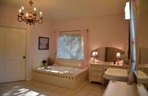 Ingram Apartment | Large home, perfect for family reunions