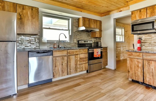 Hunter House | Large Home/w Hot tub Mins to Hunter Mountain Skin