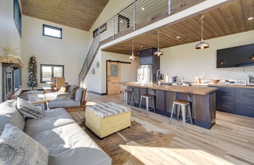 Sand Creek Cabin | Large Home w/Land in Prairie Farm!