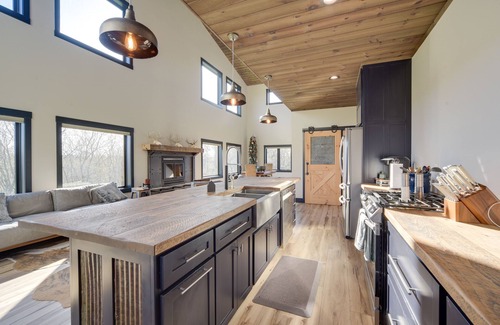 Sand Creek Cabin | Large Home w/Land in Prairie Farm!