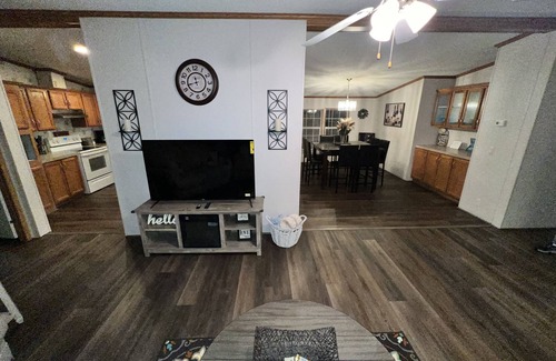 Preston House | Large Home with Ample Space for Family and Groups