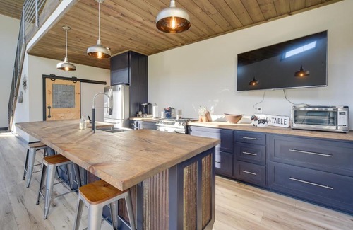 Sand Creek House | Large Home with Land in Prairie Farm!