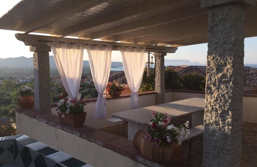 Tanaunella House | LARGE HOUSE BREATHTAKING VIEW 1 KM FROM THE SEA