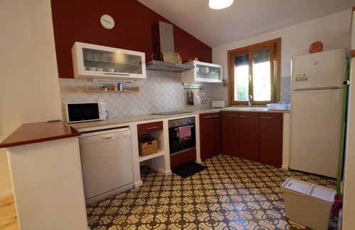 Albelda de Iregua House | Large house with three bedrooms, fully equipped kitchen and garden