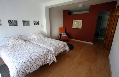 Albelda de Iregua House | Large house with three bedrooms, fully equipped kitchen and garden