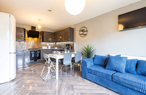 Beeston House | Large House/Fits 10/Near City/FREE Parking