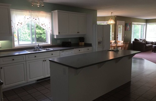 Ucluelet House | Large house for families and friends close to beaches