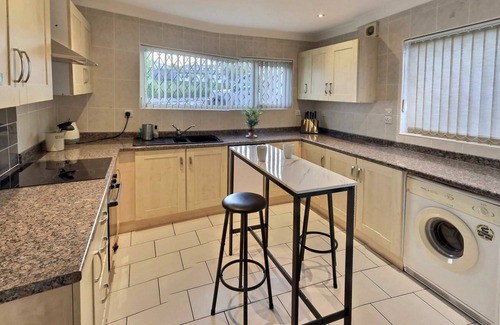 Newquay City Centre House | Large House in an Ideal Location for Families. 5 min to the Beach
