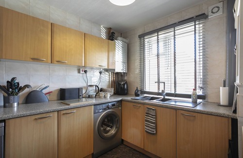 Newark House | Large house offering one bedroom in Newark Centre , Notts