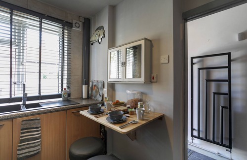 Newark House | Large house offering one bedroom in Newark Centre , Notts