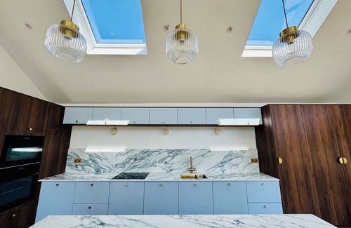 Woolacombe House | Large House walk to Woolacombe Beach. Large outside. Hot tub. Dog Friendly.
