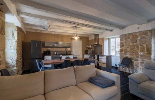 Nailhac House | Large House with Private Pool in Dordogne – Sleeps 11, Near Sarlat & Lascaux