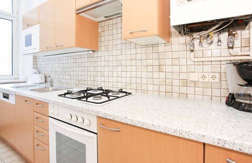 Josefstadt Apartment | Large, inexpensive 3 room apartment near subway station