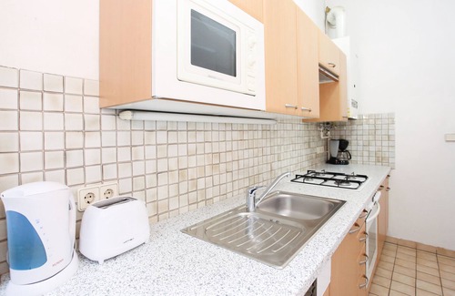 Josefstadt Apartment | Large, inexpensive 3 room apartment near subway station