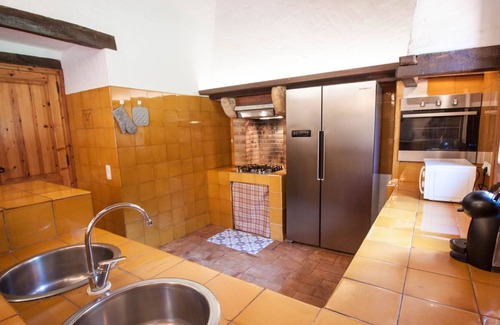 Serinya House | Large isolated farmhouse 10 minutes from Besalú