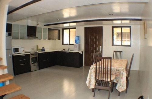 Baguio House | Large L.A. Town House for 16 Persons. $150. 15 min. from SM. +63 918 901 0361