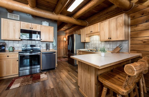 Miltona Cabin | Large Log Cabin: SUPERHOSTS, Lake, Pets Ok, Sandy Beach, Sauna, Game room