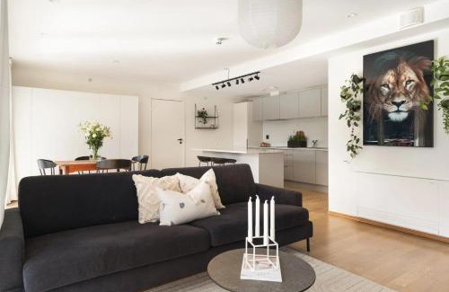 Laksevag Apartment | Large luxurious apartment with private terrace and parking