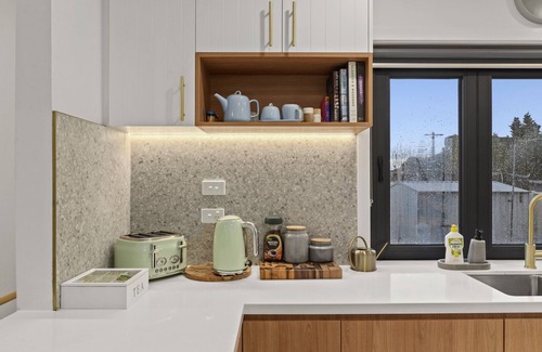 Tullamarine House | Large luxurious home - 5min to Airport, 16min to City
