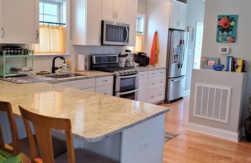 Colonial Beach House | Large Luxury 4 bed/3 bath Beach House-2 Blocks to beach, 1 Block to Bay