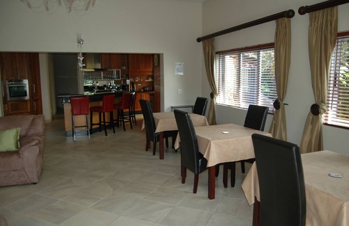 Gonubie House | LArge luxury 4 bedroom holiday home