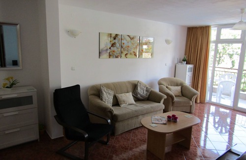 Sunny Beach Apartment | Large luxury apartment in a highly sought after 4 star complex within 5 minutes