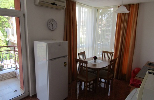 Sunny Beach Apartment | Large luxury apartment in a highly sought after 4 star complex within 5 minutes