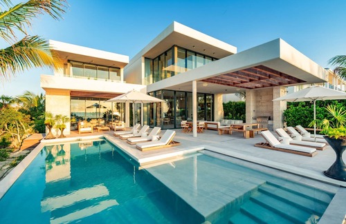 Long Bay Hills Villa | Large luxury holiday rental in Turks and Caicos Islands