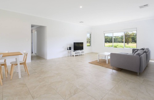 Lake Clifton House | Large luxury home in tranquility on a 100 acre land