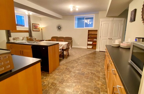 Cultus Lake House | Large Luxury Lakeside Suite for up to 7 People