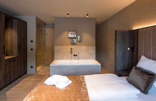 Schruns Apartment | Large Luxury Penthouse, pool & SPA, by the mountain railway, PURE Resort Schruns