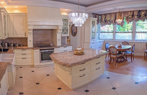 Lesznowola Villa | Large luxury villa with indoor pool 25 mins to central Warsaw