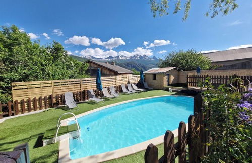 Faucon-de-Barcelonnette House | Large mountain village house with heated pool